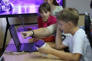 SPP Development Ukraine та представники Бориславської громади під час зустрічі щодо розвитку шкільного підприємництва та екологічних ініціатив.