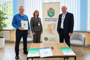 SPP Development Ukraine representatives with Burshtyn City Council officials during the signing of a cooperation agreement.